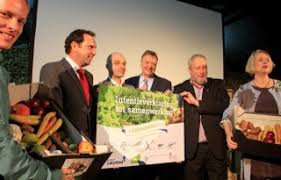 Omroep flevoland is de regionale omroep van de provincie flevoland. Omroep Flevoland Brengt Boerenweek Nieuwe Oogst