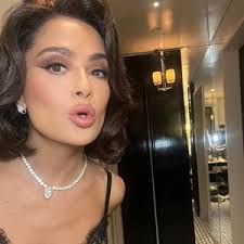 Ususret finalu "Plesa sa zvijezdama" pogledajte sve outfite u kojima nas je  voditeljica Tamara Loos zadivila, koji je vama bio najdraži?