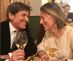 Gianni morandi alla mensa dei poveri: Gianni Morandi Eta Moglie Figli E Carriera Del Cantante