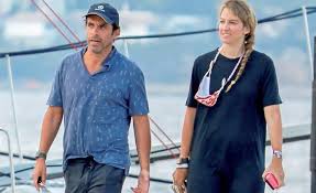 Ο φίλιππος και η μητέρα του μετέβησαν στο λονδίνο για την κηδεία, όμως ο πατέρας του ανδρέας δεν παρέστη, βρισκόμενος στο. Dafnh Karabokyrh Mila Gia Th Maxh Ths Me Th Neyrikh Anore3ia Eftasa Sta 39 5 Mesa Se Enan Xrono Thecaller