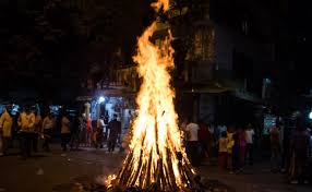 Holi holiday in 2021 bank holidays on holi the timing of holika dahan 2021 rangawali holi 2021 the best destinations to celebrate holi holidays.when is holi 2021 celebrated. Holika Dahan 2020 Puja Muhurat Time History Celebration