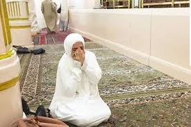 Wanita haid masih bisa melakukan amalan ibadah, selain amalan yang dilarang dalam syariat, diantaranya; Sunnah Dan Berkah Hari Jumat Bagi Wanita Dan Kapan Waktu Yang Tepat Untuk Sholat Dhuhur Ilmusantri Net Ilmu Santri