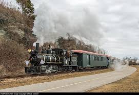 Farewell To Number 4 After Picking Up Patrons Following A Photo Run By At Fish Point Monson 4 And Her Train Resume Their Train Vintage Train Train Pictures