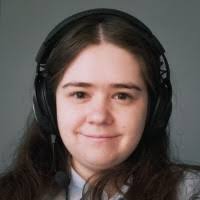 Julie Kelton's Instagram, Twitter & Facebook