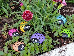 You can create lots of wooden items as garden crafts using pallets wood. Cute And Simple Gardening Crafts For Kids