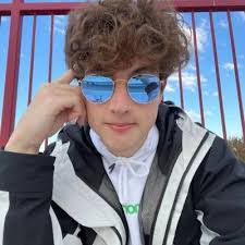 Kevin Whitty's Instagram, Twitter & Facebook