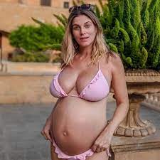 Pregnant Ashley James strips down to bikini to celebrate rapidly changing  body - Mirror Online