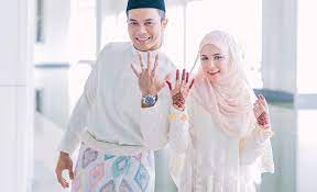 Aktor saharul ridzwan mencetuskan perhatian ramai selepas memuat naik sekeping foto berserta kapsyen di laman instagramnya. Video Saharul Ridzwan Lamar Deena