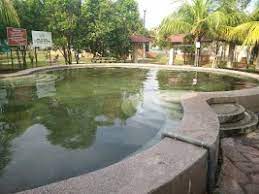 Lepas bayar tiket masuk rm4.00 seorang, mak lah orang pertama masuk kolam. Kolam Air Panas Gadek Di Alor Gajah Melaka Lokasi Mandi Manda Yang Sangat Indah Untuk Pelawat Tempat Menarik