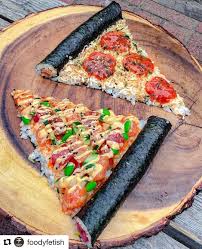 This Sushi Pizza Mash Up Comes From Poke Burri A Sushi Restaurant In Atlanta Georgia Food Goals Food Pretty Food