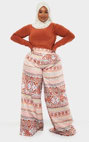 Explaining the approach to buzzfeed, hammouda said: Prettylittlething Features Its First Model To Wear A Hijab Cnn Style