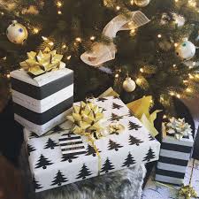 Black And White Christmas Decoration Images Black White Gold Christmas Wrapping Presents Black White And Gold Christmas Gold Christmas Decorations Black Christmas Decorations