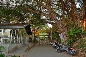 pin by 撲克馬旅遊筆記本on 撲克馬彰化旅遊筆記本 street view high school seniors views