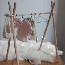 Portant En Bois Pour Deguisements Bois Idees Pour La Maison Deco Bebe