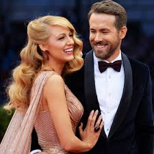 The actress is married to ryan reynolds, her starsign is virgo and she is now 33 years of age. Blake Lively Ryan Reynolds Er Farbt Er Ihr Im Lockdown Die Haare Gala De