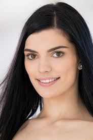 Sadie Blake's Instagram, Twitter & Facebook