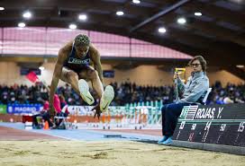 Esta pértiga tiene normalmente de 4 a 5 metros de longitud y suele ser de fibra de vidrio y carbono, materiales que reemplazaron. Centro Caribe Sports On Twitter Historia Yulimar Rojas De Venezuela Impone Record Mundial En Triple Salto Indoor Al Lograr 15 43 Metros En El Madrid Worldindoortour Superando Los 15 36 Metros De Tatyana Ledeveba