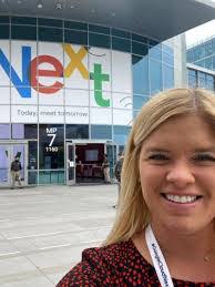 Kristin Hoefer's Instagram, Twitter & Facebook