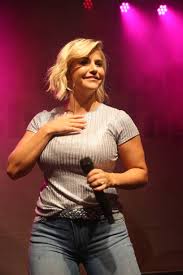 Sat.1 stellt in die gegenteilshow mit daniel boschmann alles auf den kopf. 150 Sangerinnen Ideen In 2021 Beatrice Egli Frau Promis