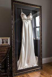 Ein vintage hochzeitskleid hat einen stilvollen und romantischen look. 7 Brautkleid Rahmen Ideen Brautkleid Rahmen Hochzeitskleid Aufbewahren Brautkleid