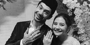 Dijodohkan Warganet Dengan Reza Rahadian Begini Komentar Prilly Latuconsina Merdeka Com