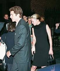 Carolyn bessette kennedy studied education in college, but worked in public relations for a nightclub. 180 Carolyn Bessette Kennedy Ideen John Kennedy Jr John Kennedy Jacqueline Kennedy Onassis