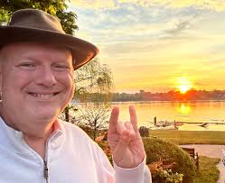 Happy hour with spritzers and trivia