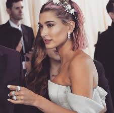 Hailey Baldwin At Met Gala Pinterest Sthearaujo Short Hair Styles Short Straight Hair Hailey Baldwin Hair