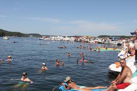 Shootout At The Lake Of The Ozarks Mo Great Vacation Spots Ozarks Lake