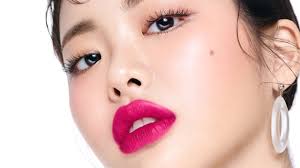 Everything You Need To Know About Korea S Thin Lashes Trend Makeup Trends Hot Pink Lipsticks Pink Lipstick