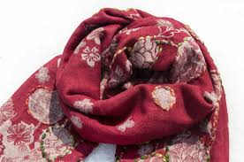 水煮羊毛披肩 針織圍巾 刺繡圍巾 羊絨披巾 喀什米爾cashmere 花 omhandmade 圍巾 披肩 pinkoi youtube design alexander mcqueen scarf