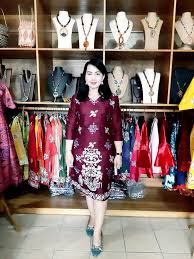 Desain busana pesta koleksi saya kali ini menggunakan bahan batik dengan kombinasi bahan satin serta tile polos. Batik Bahalap Home Facebook