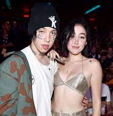Noah Cyrus Cries After Ex Boyfriend Lil Xan Announces Fiancee Is Pregnant Noah Cyrus Celebrity Babies Pregnant