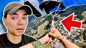 Skydiver Parachute Malfunction Results in Emergency Cutaway!