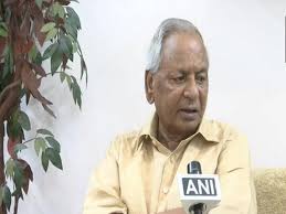 कल्याण सिंह का जन्म 6 जनवरी 1932 को उत्तर प्रदेश के अलीगढ़ में हुआ था। उनके पिता का नाम श्री तेजपाल लोधी और माता का नाम श्रीमती सीता देवी था! Ixpuwr0wgi5r9m