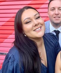 How to remove a person from a wedding photo using Photoshop?