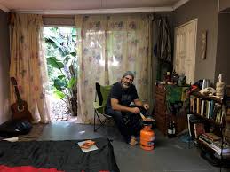 Agter slot en grendel: Hoe hanteer mense dit sover?