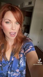 Deanna Cali's Instagram, Twitter & Facebook