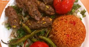 الكباب التركي بالفستق مع بيلاف البرغل والبندورة بالصور من مطبخ حمودي Hamoudi Mutfagi Recipe Cooking Recipes Cooking Recipes