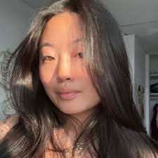 Laura Huston's Instagram, Twitter & Facebook