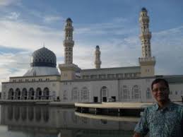 Check in hotel promenade, makan seafood nadirasa delight. Masjid Terapung Kota Kinabalu Sabah Www Tulisanngaco Com