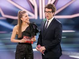Malediven/thaa atoll (20:15 uhr, zdf) zu sehen. Let S Dance Rtl Moderatorin Victoria Swarovski Erntet Erneut Spott Modell Ffp2 Tv