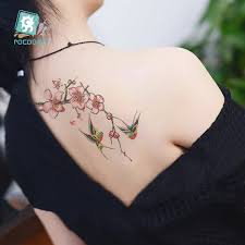 Tato pria di bahu berukuran kecil tato abstraksi. Tato Terbaru Di Bahu Arini Gambar