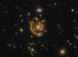 En el disco existen brazos más luminosos donde se concentran las estrellas más jóvenes y brillantes. La Galaxia Espiral Barrada Ngc 2608