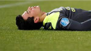 Corría el minuto 79´del juego cuando el jugador del willem, heerkens, se le barrió al «chucky», llevándose su. La Lesion De Hirving Chucky Lozano No Seria De Gravedad Marca Claro Mexico