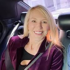 Lynette Rowe (@2Points2)