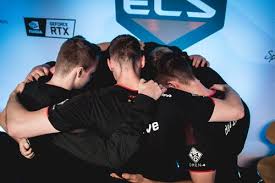 Dupreeh, bubzkji, magisk, gla1ve, xyp9x, device. Astralis Xataka Esports