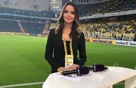 Bein sports spikeri emre gonlusen hayatini kaybetti tum spor haber. X Hoca Ifadesiyle Gundem Olan Spor Spikeri Nazli Canyurt Istifa Etti Tele1