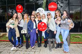 Search, discover and share your favorite luisa mell gifs. Luisa Mell Realiza Feira De Adocao De Caes E Gatos O Fuxico