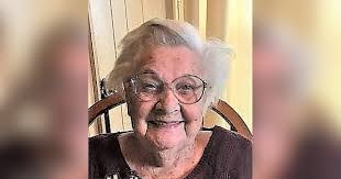 Michelle Hostetler's Instagram, Twitter & Facebook